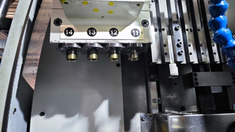 CHIAH CHYUN CB-32M 7-AXIS CNC SLIDING HEAD LATHE