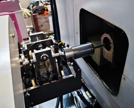 CHIAH CHYUN CB-32M 7-AXIS CNC SLIDING HEAD LATHE